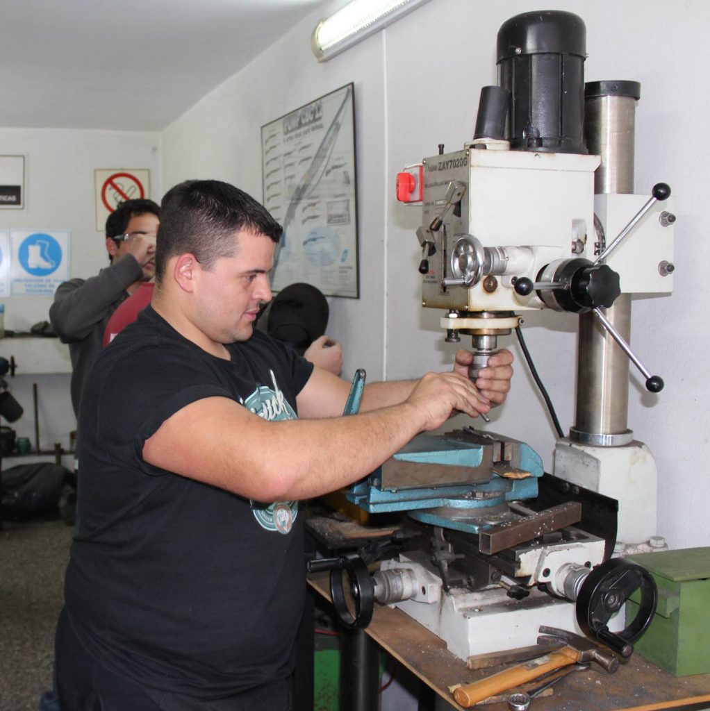 CLASE PRÁCTICA MANEJO DE MÁQUINAS HERRAMIENTAS - MECANICO ARMERO NIVEL II